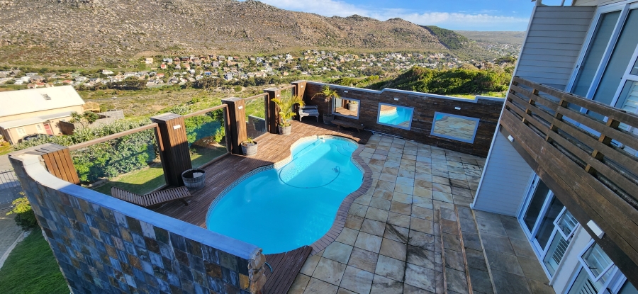 To Let 4 Bedroom Property for Rent in Glencairn Heights Western Cape